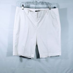 ANN TAYLOR WHITE BERMUDA SHORTS SIZE 14